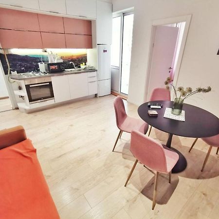 Blue And Rose Cozy - Quiet In The Best Location - Self Check-In - 5Th Floor With Elevator Saraievo Exterior foto